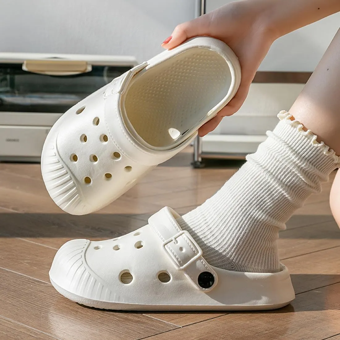 Anti-Collision Garden Clogs for Women and Men, Non-Slip Sandals, Slip On Work Shoes Heel Strap Mules Lightweight Shower Slippers Beach Indoor Outdoor Casual Wear Soft Air Cushion Sole Slides