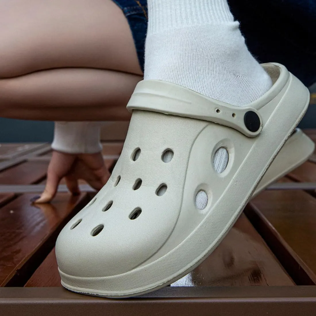 Classic Garden Clogs for Women and Men, Non-Slip Mules Sandals, Slip On Work Shoes Heel Strap Lightweight Shower Slippers Beach Indoor Outdoor Casual Wear Soft Air Cushion Sole Slides