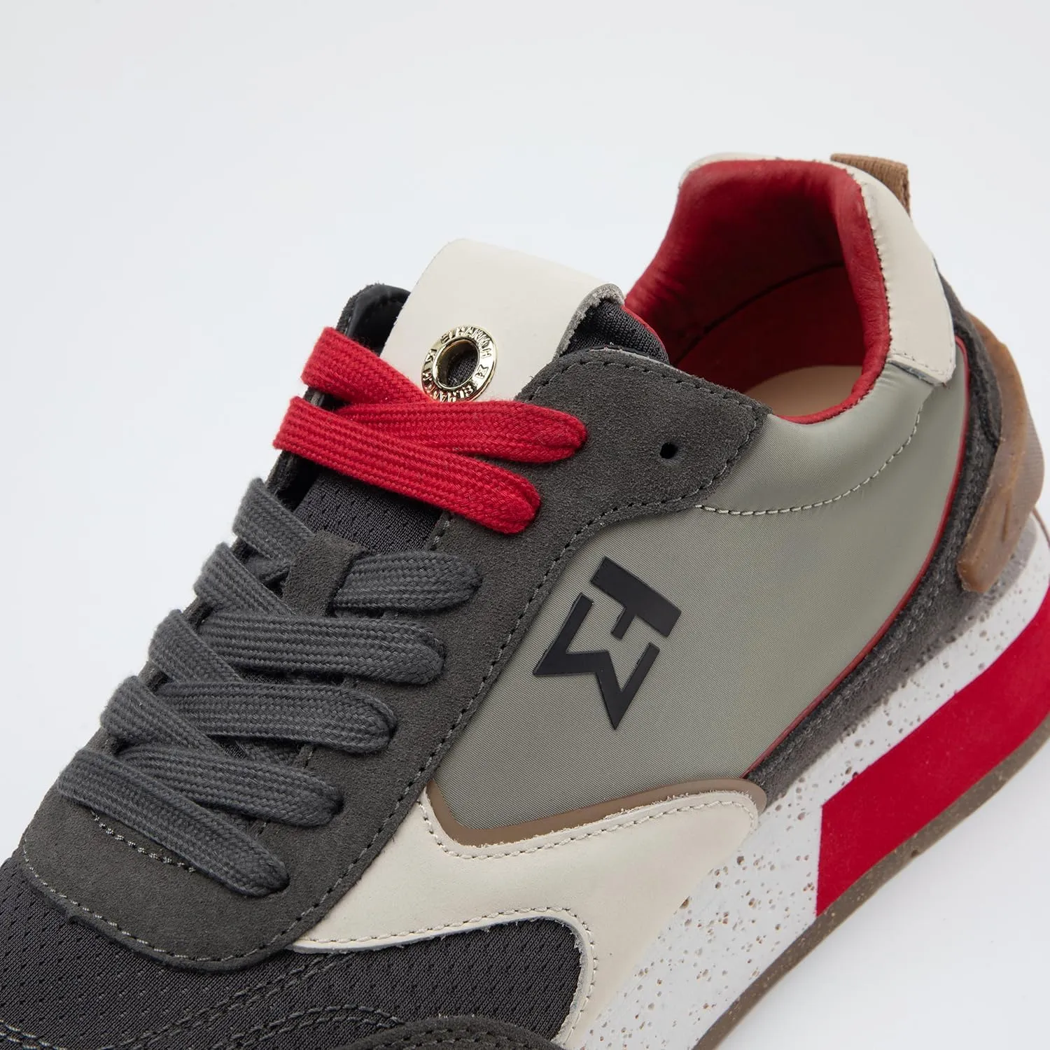 ELHANN.H The SJ Sneakers for Male Combines Simple Lines with a Dynamic Style.