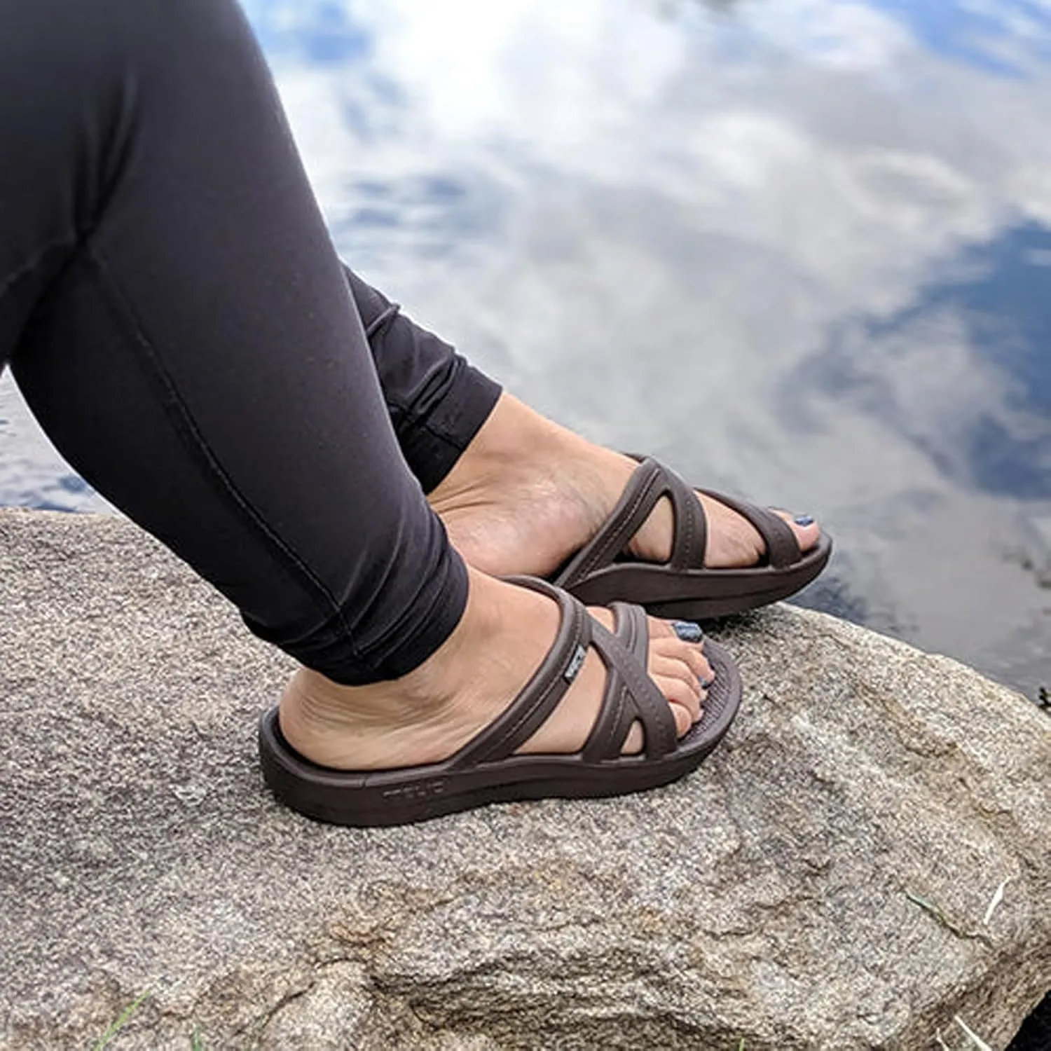 TELIC Women's Mallory Sandal