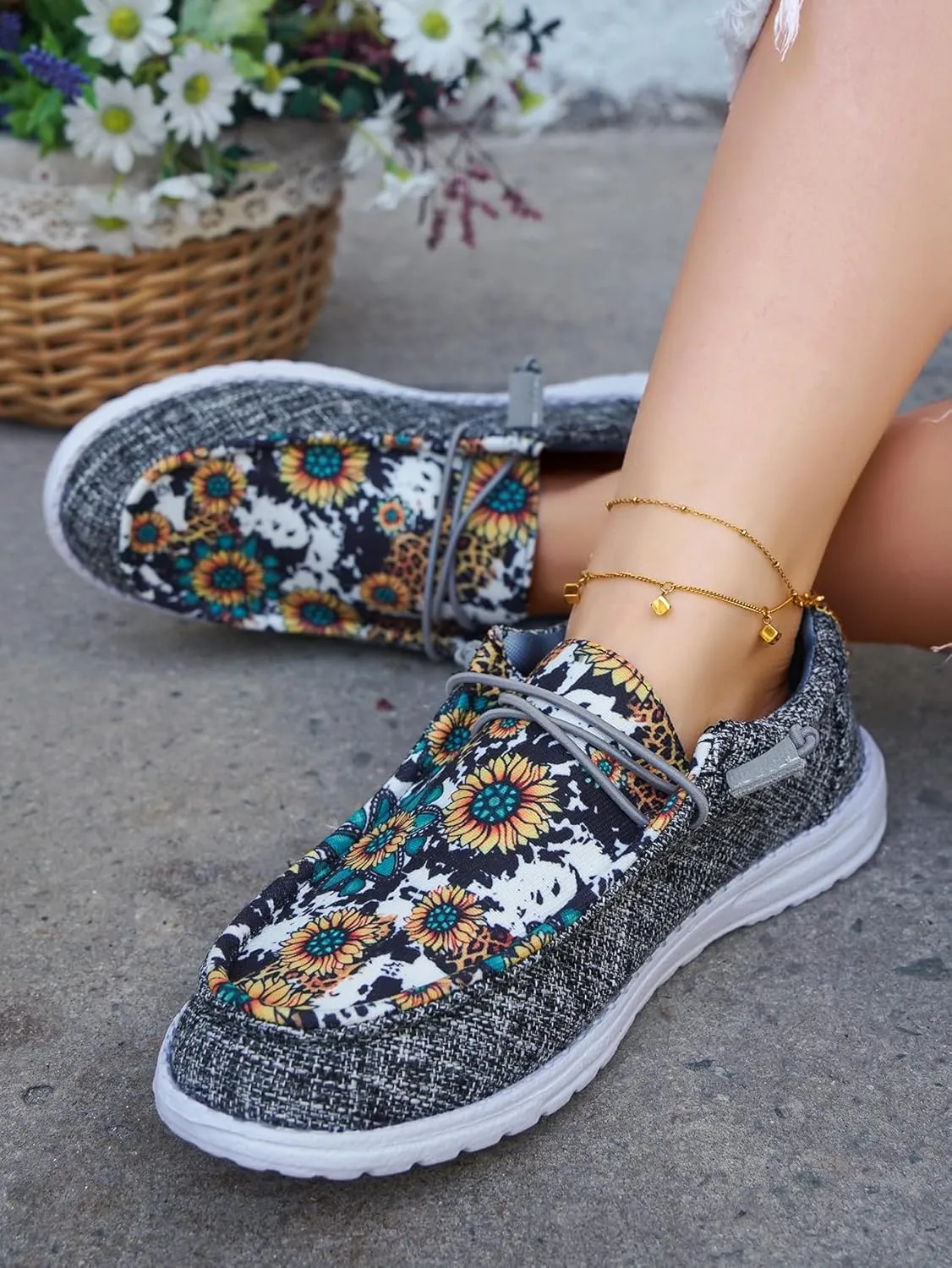 Unisex Chic Sunflower Pattern Upper Canvas Loafers Elastic Lace-up Closure Slip-on Sneakers Comfort Walking Boat Shoes Lightweight Breathable Sports Shoes for Women/Men Adults/Teenagers, White/Black