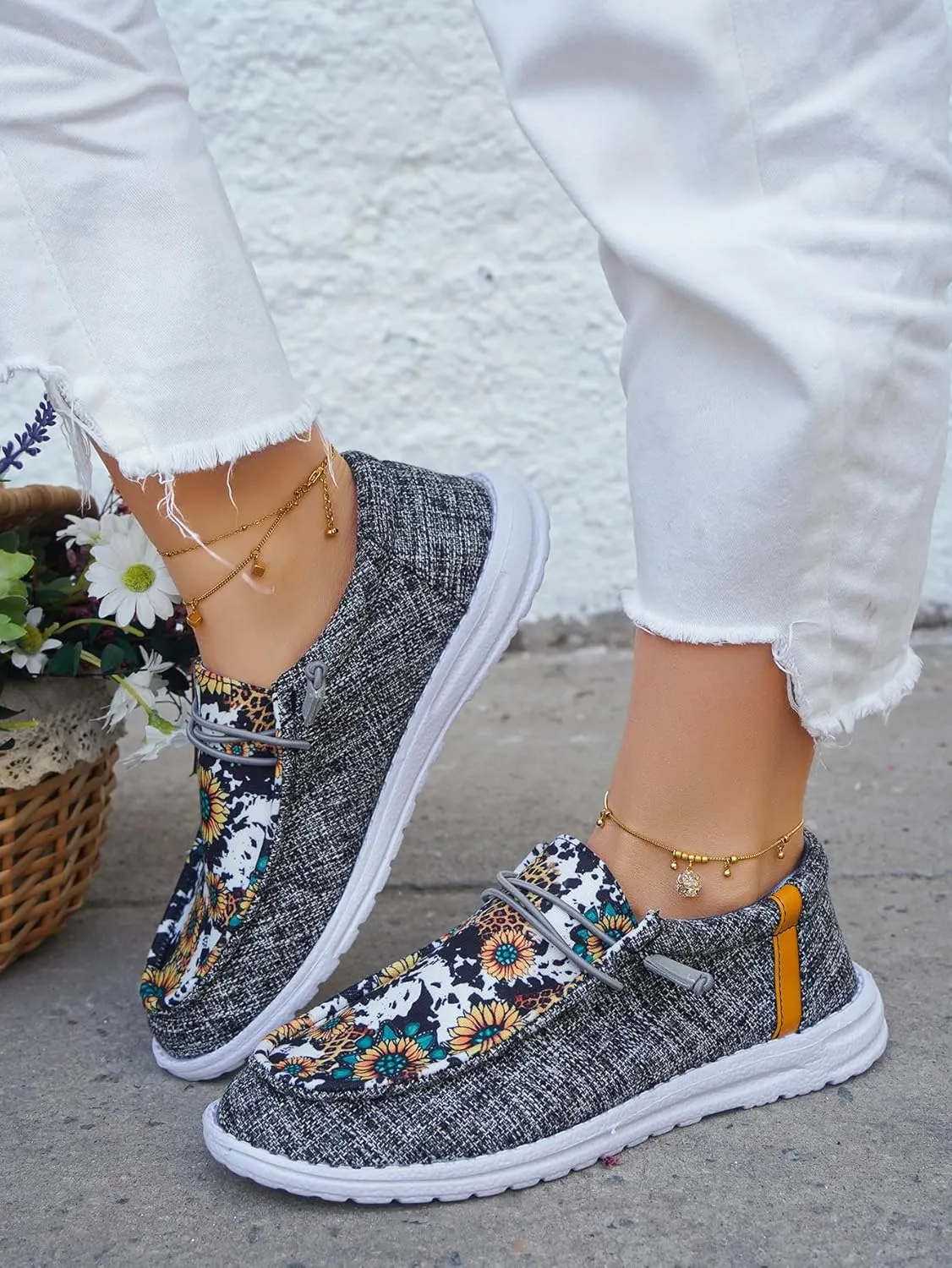 Unisex Chic Sunflower Pattern Upper Canvas Loafers Elastic Lace-up Closure Slip-on Sneakers Comfort Walking Boat Shoes Lightweight Breathable Sports Shoes for Women/Men Adults/Teenagers, White/Black