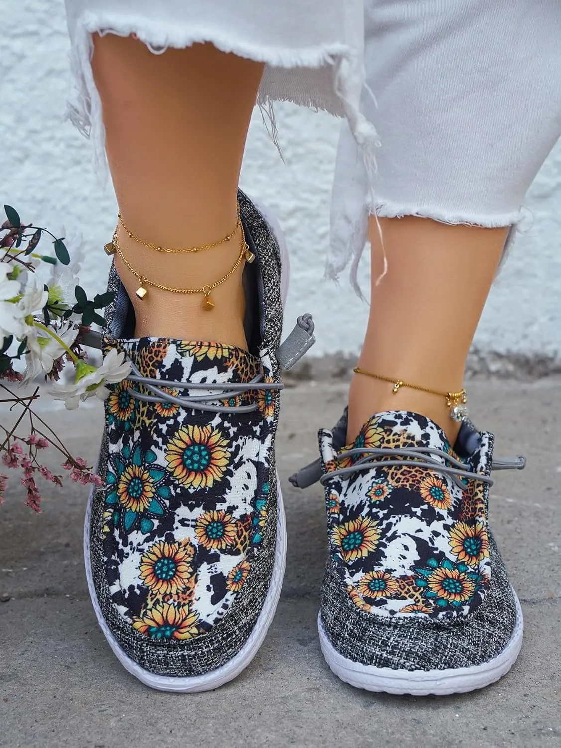 Unisex Chic Sunflower Pattern Upper Canvas Loafers Elastic Lace-up Closure Slip-on Sneakers Comfort Walking Boat Shoes Lightweight Breathable Sports Shoes for Women/Men Adults/Teenagers, White/Black