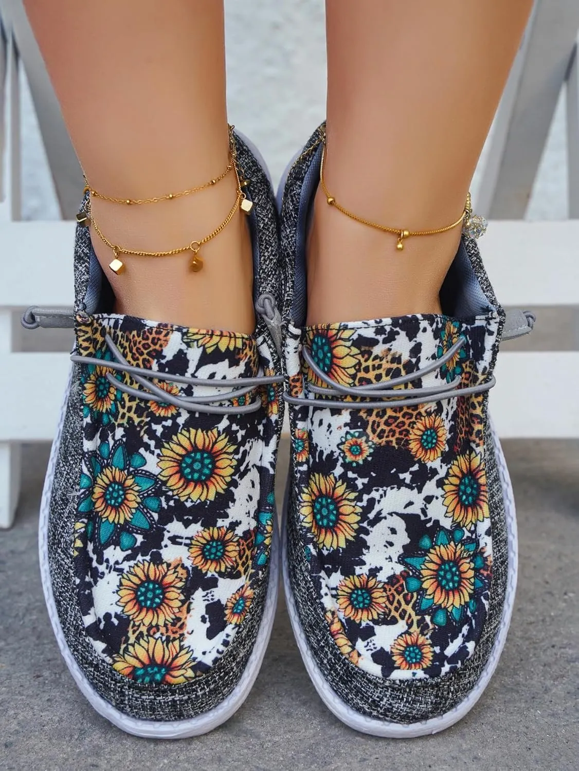 Unisex Chic Sunflower Pattern Upper Canvas Loafers Elastic Lace-up Closure Slip-on Sneakers Comfort Walking Boat Shoes Lightweight Breathable Sports Shoes for Women/Men Adults/Teenagers, White/Black