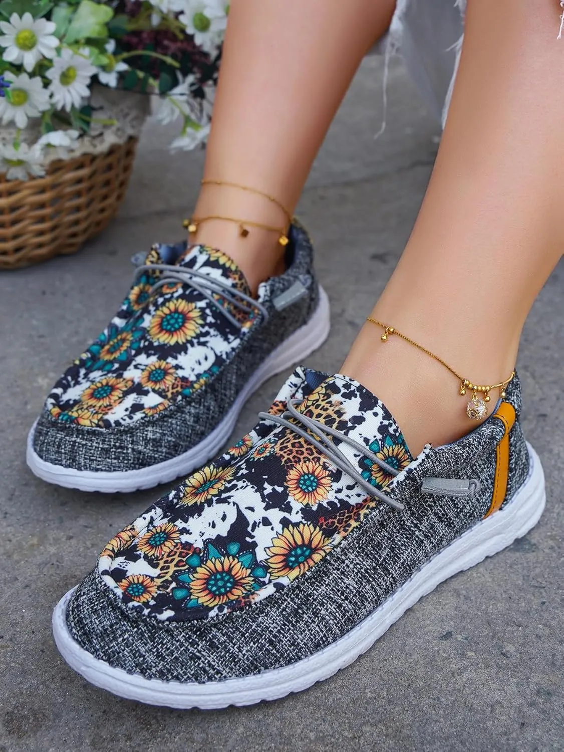Unisex Chic Sunflower Pattern Upper Canvas Loafers Elastic Lace-up Closure Slip-on Sneakers Comfort Walking Boat Shoes Lightweight Breathable Sports Shoes for Women/Men Adults/Teenagers, White/Black