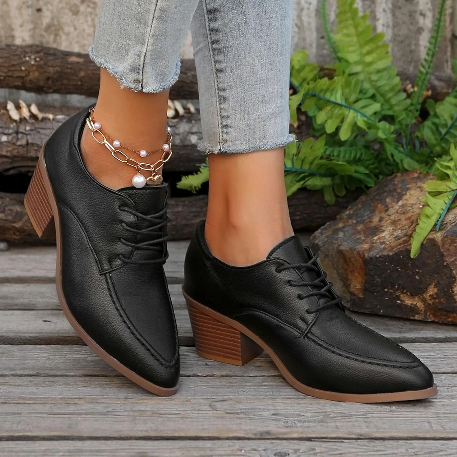 Women's P𝐚tent Leather Low Heels Vintage Wingtip Oxf𝐨rds Pumps L𝐚ce Up Pointed Toe Flat Retro Br𝐨gues Dress Shoes
