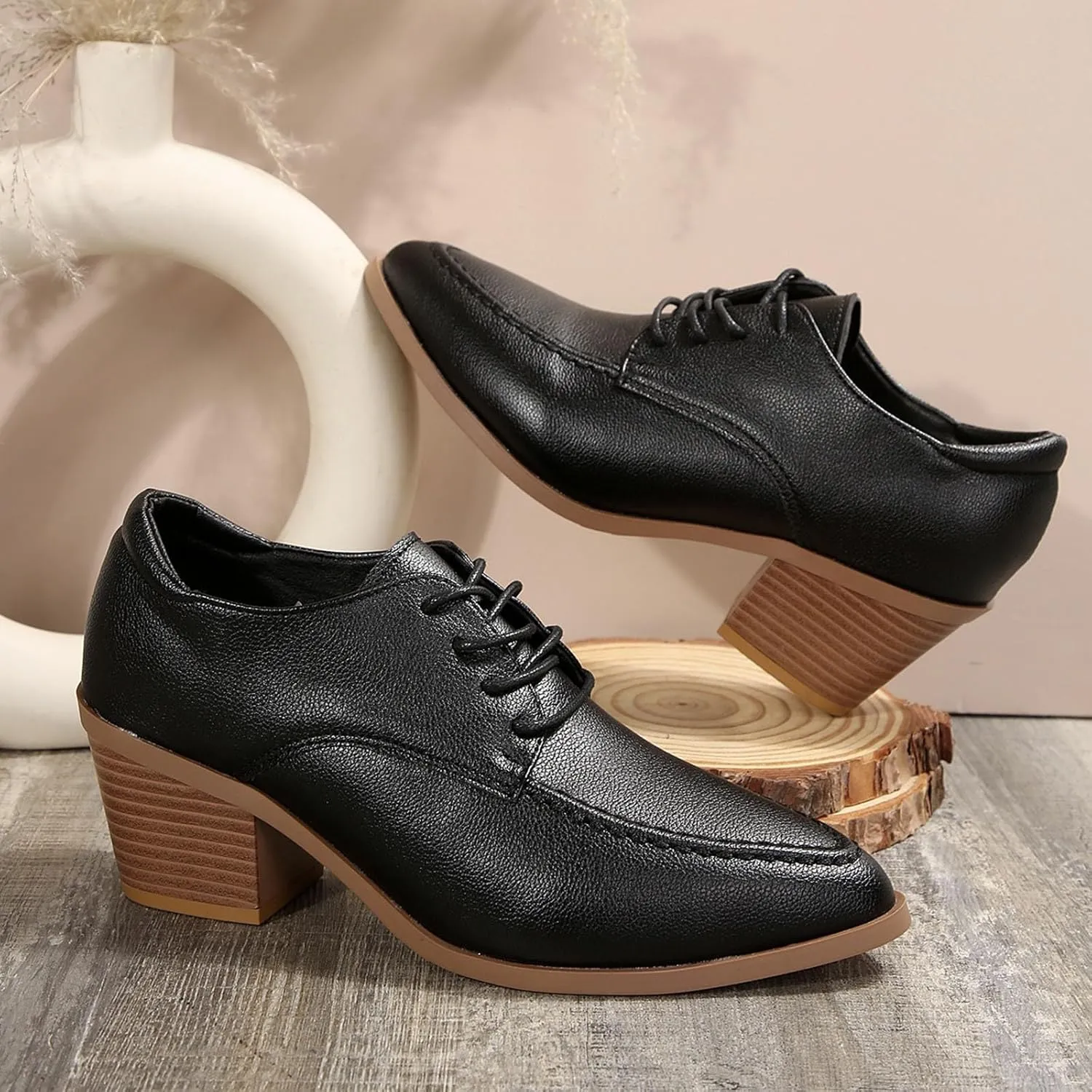 Women's P𝐚tent Leather Low Heels Vintage Wingtip Oxf𝐨rds Pumps L𝐚ce Up Pointed Toe Flat Retro Br𝐨gues Dress Shoes