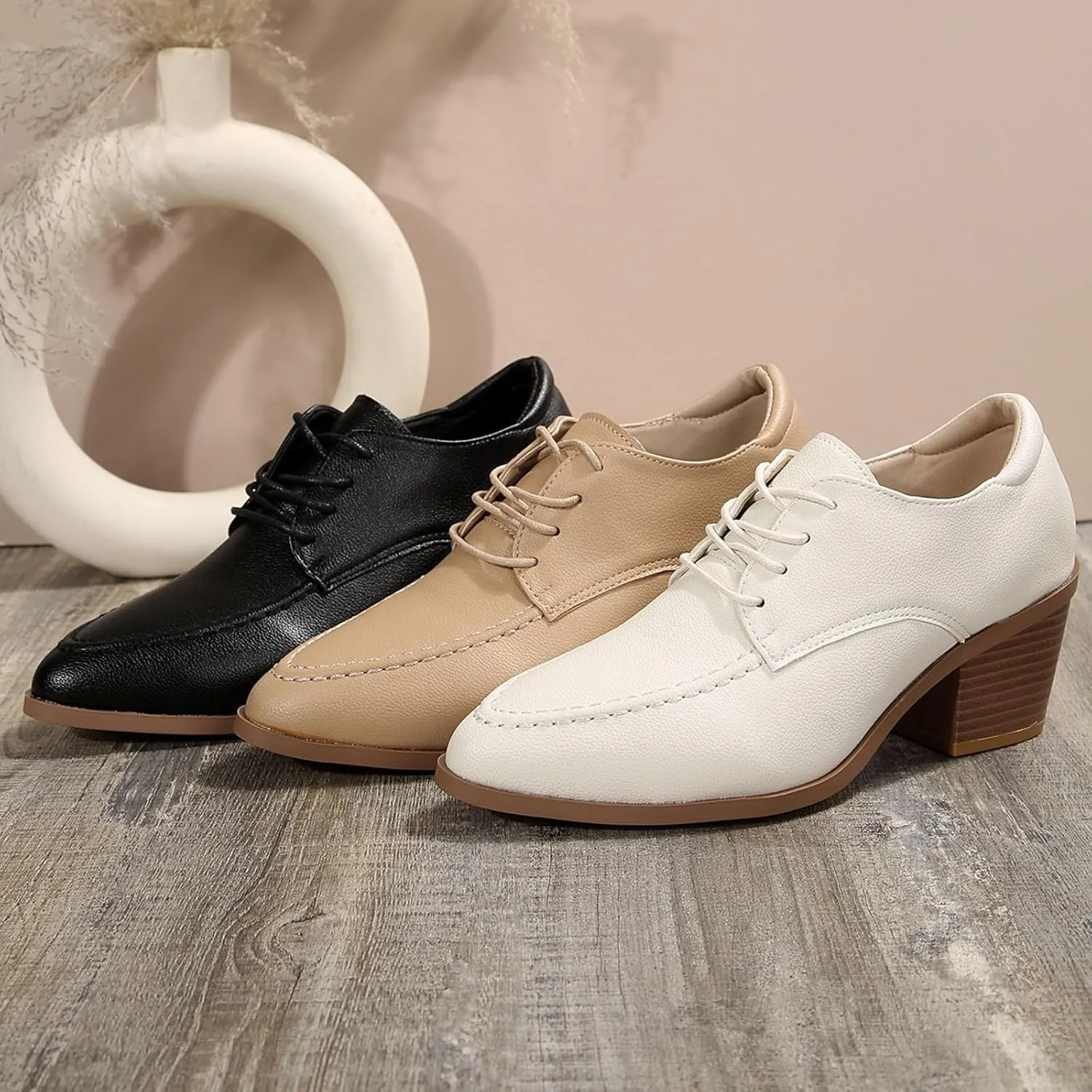Women's P𝐚tent Leather Low Heels Vintage Wingtip Oxf𝐨rds Pumps L𝐚ce Up Pointed Toe Flat Retro Br𝐨gues Dress Shoes